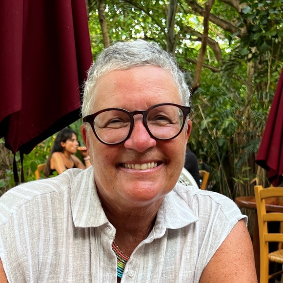 Meet your Posher, Yolande - Picture 1 of 1